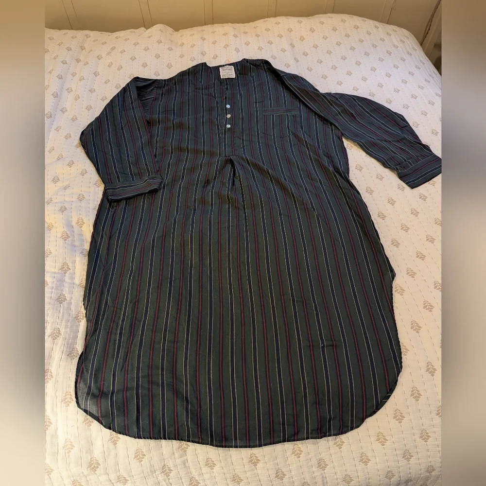 Vintage Men's Diplomat sleep shirt medium
